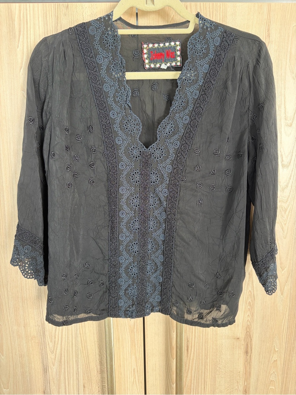 Johnny Was Embroidered Eyelet Lace boho Top Women’s XS Black V Neck 3/4 Sleeve